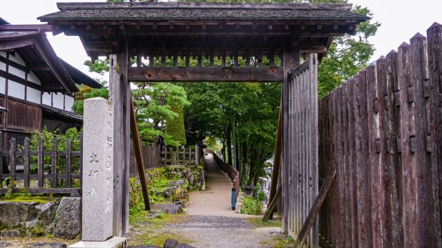 ひとつ階段を上ると、見える景色も変わってしまう首狩神社。