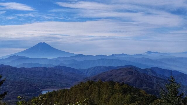 ひとつ階段を上ると、見える景色も変わってしまう首狩神社。