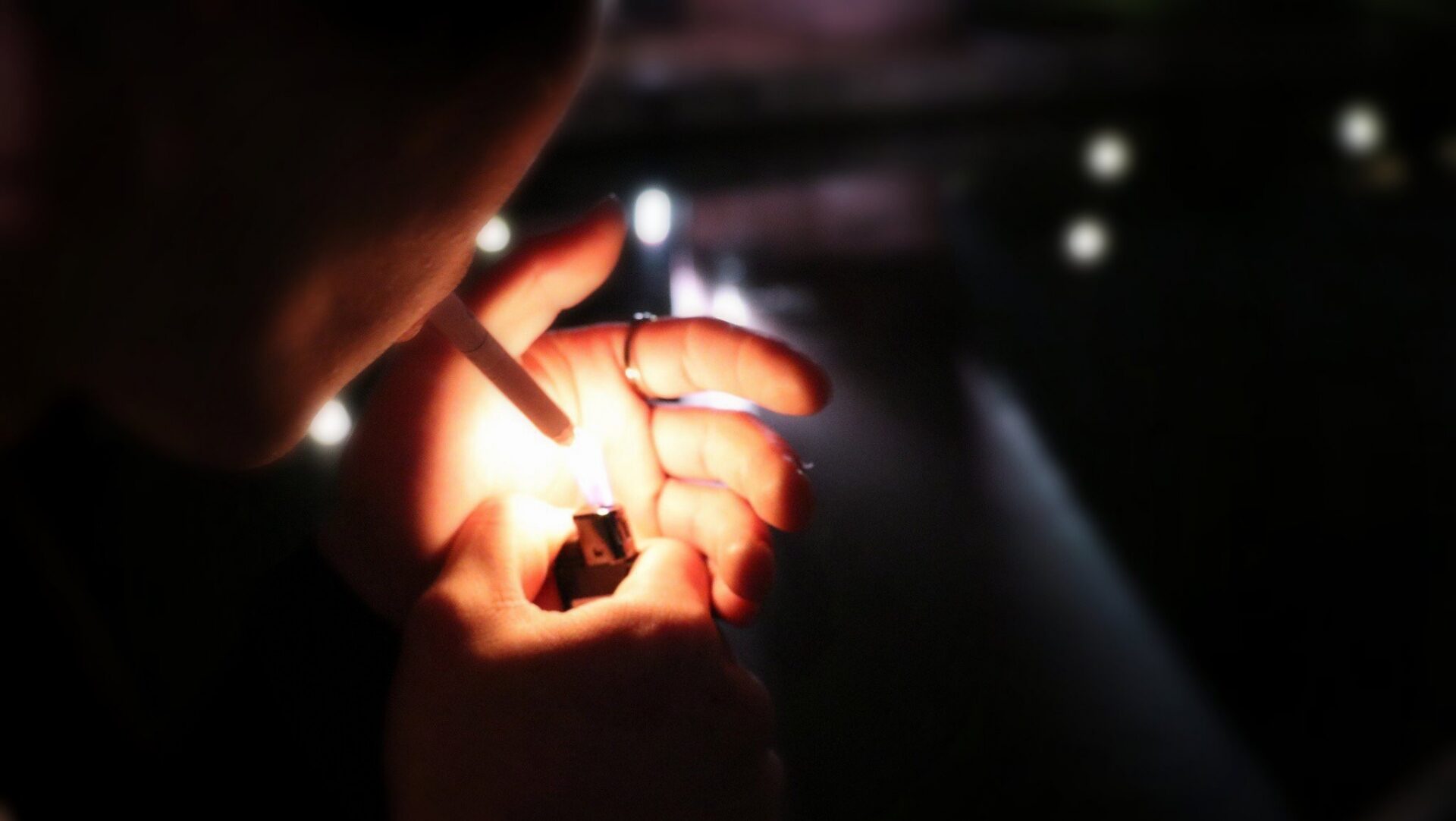 千日デパート、閉店時間の夜に。