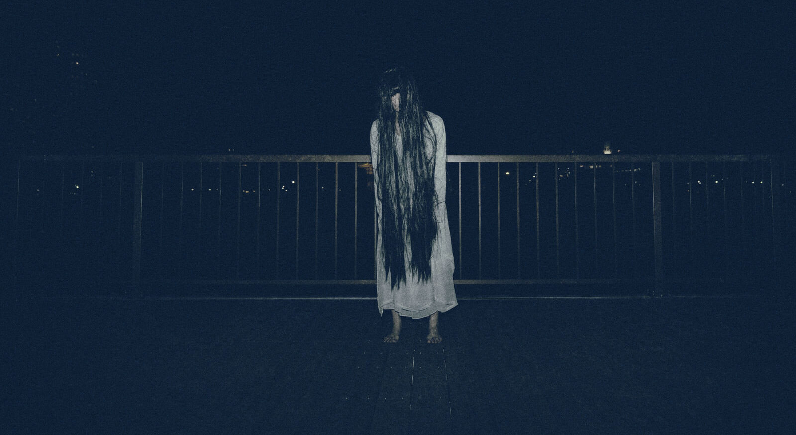 千日デパート、閉店時間の夜に。